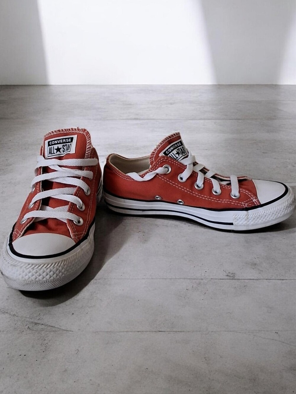 Converse Chuck Taylor All Star Low-Top Orange Canvas Sneakers mens US 4 Womens 6
